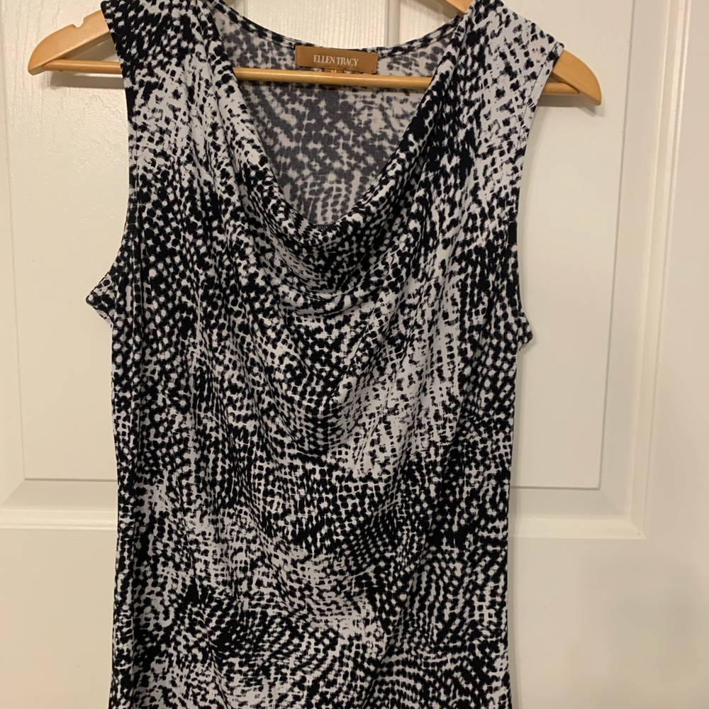 Sleeveless top, black and white